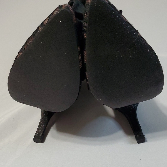 Joyfolie NWOT Black and Tan Lace Heeled Velvet Bow Candence Boots Sz 8 *flaw - Picture 8 of 10